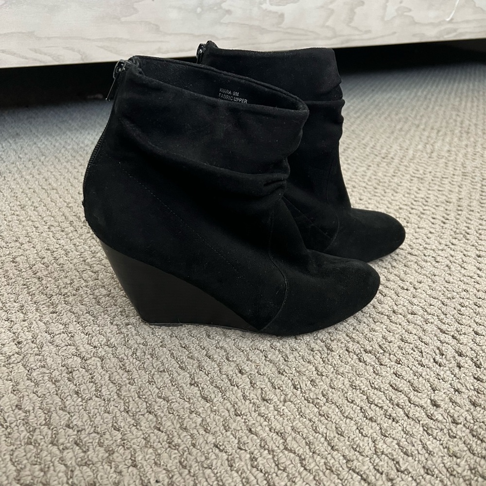 Black suede ankle boots 9 womens wedge